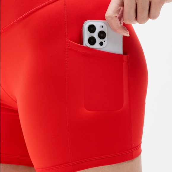 Athleta stash pocket short - Picture 3 of 6